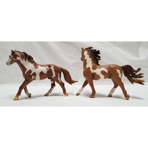 Lot of 2 Schleich Brown & White 6" Long Pinto Stallion Horse Figurines - Picture 4 of 8